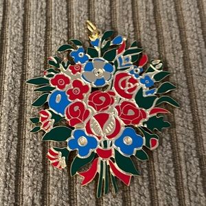 Vintage Metropolitan Museum of Art Friendship Quilt Motif Ornament.